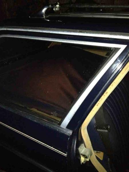 Found a w123 wagon cargo cover questions - PeachParts Mercedes