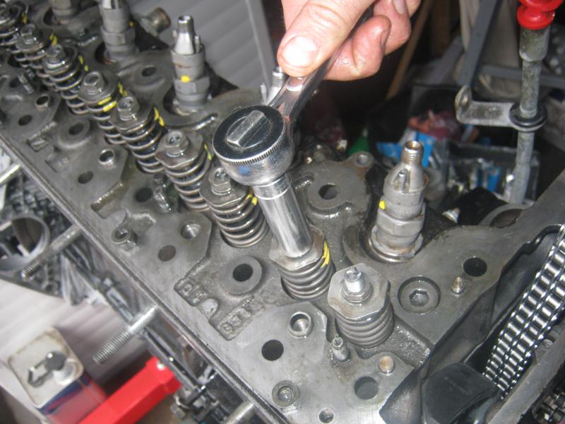 OM617 manifold oil = broken valve guide Page 3 PeachParts Mercedes