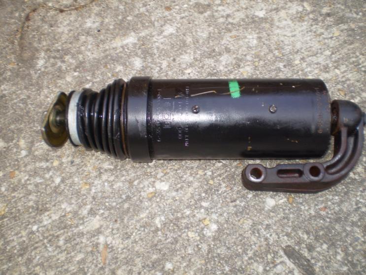 65601d1237765923-w108-rear-axle-hydro-pneumatic-compensator-how-do-i-know-if-good-bad-p3220151.jpg